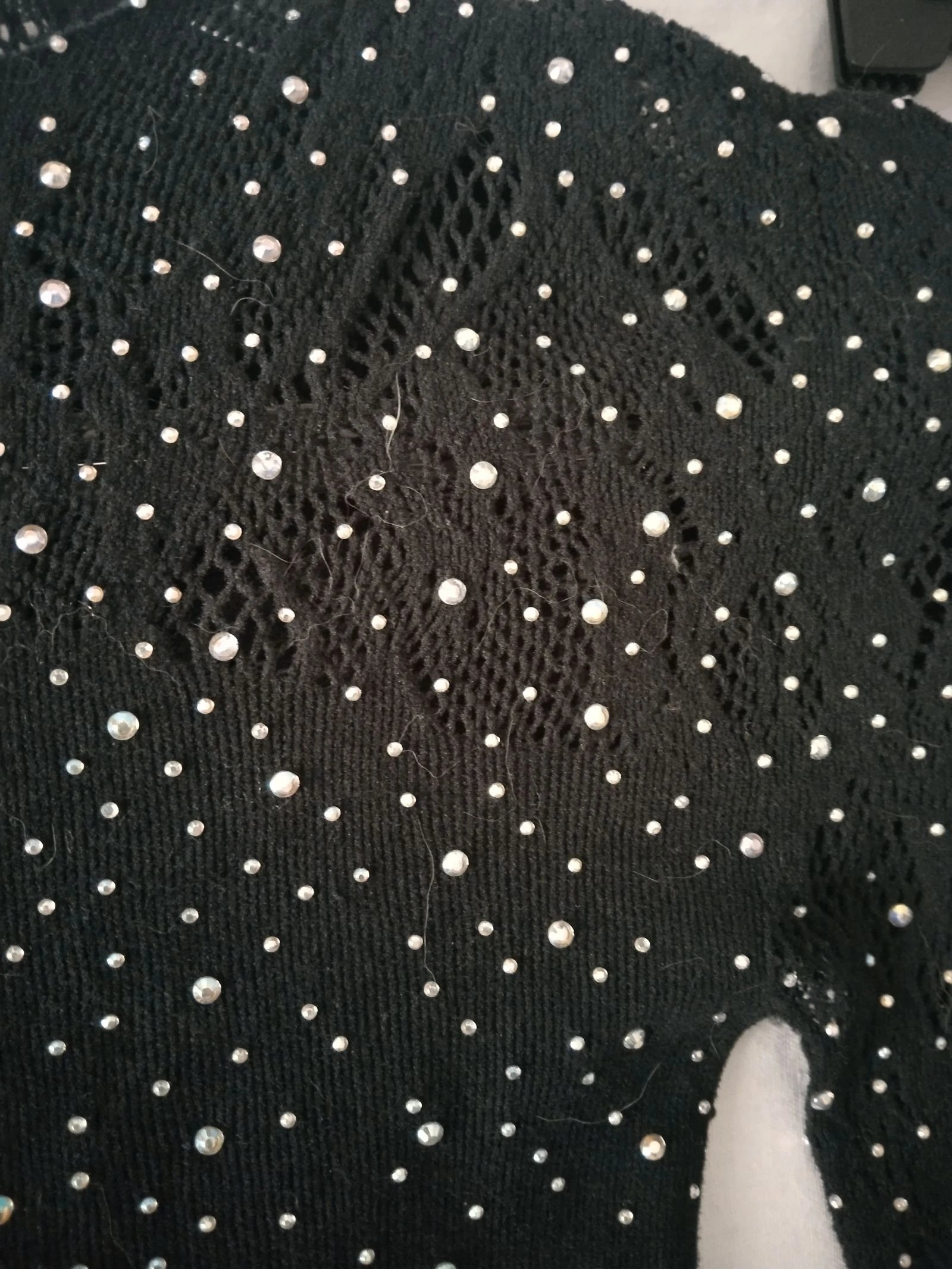 T-shirt noir en maille avec strass – photo 6